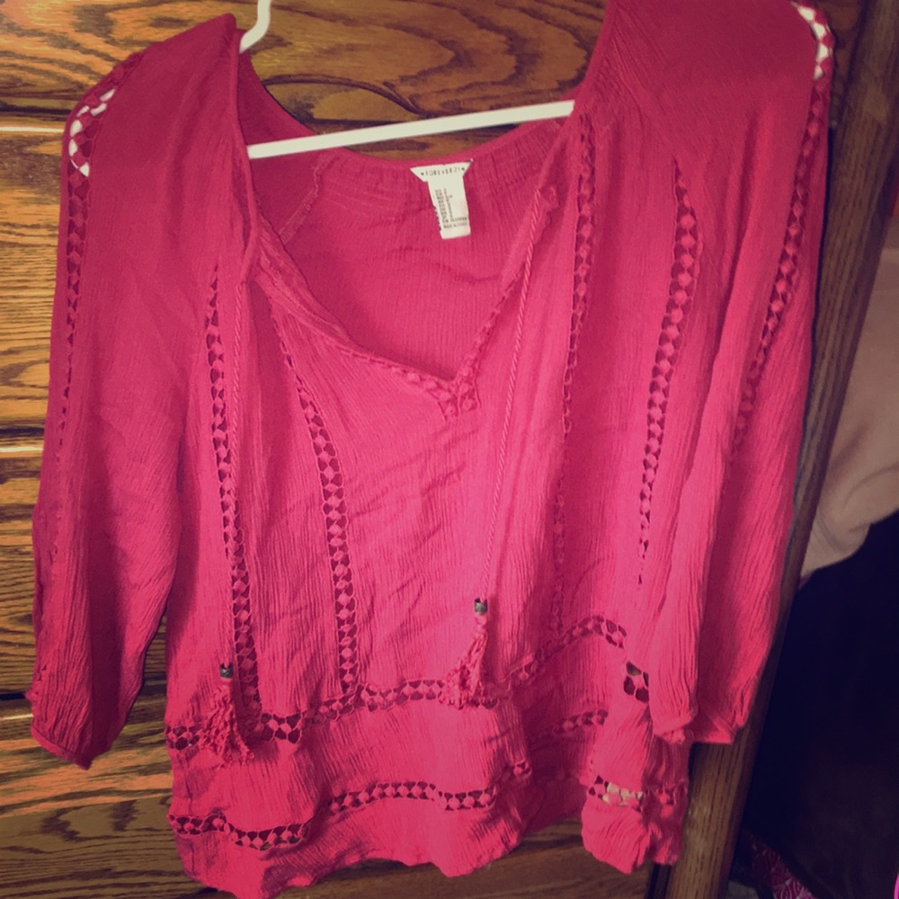 Red quarter sleeve top